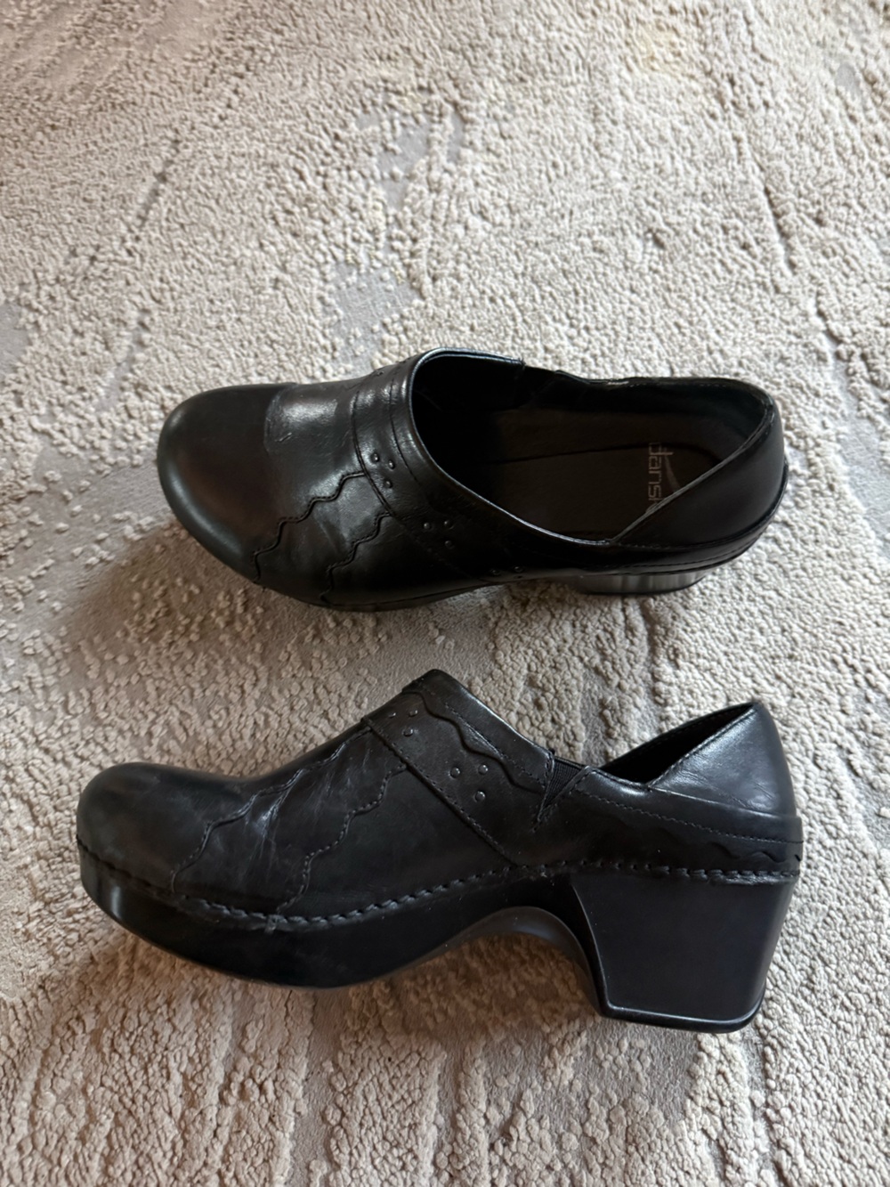 Dansko Black Leather clogs scalloped Hailey Slip On  heel comfort 39 / 8.5  / 9